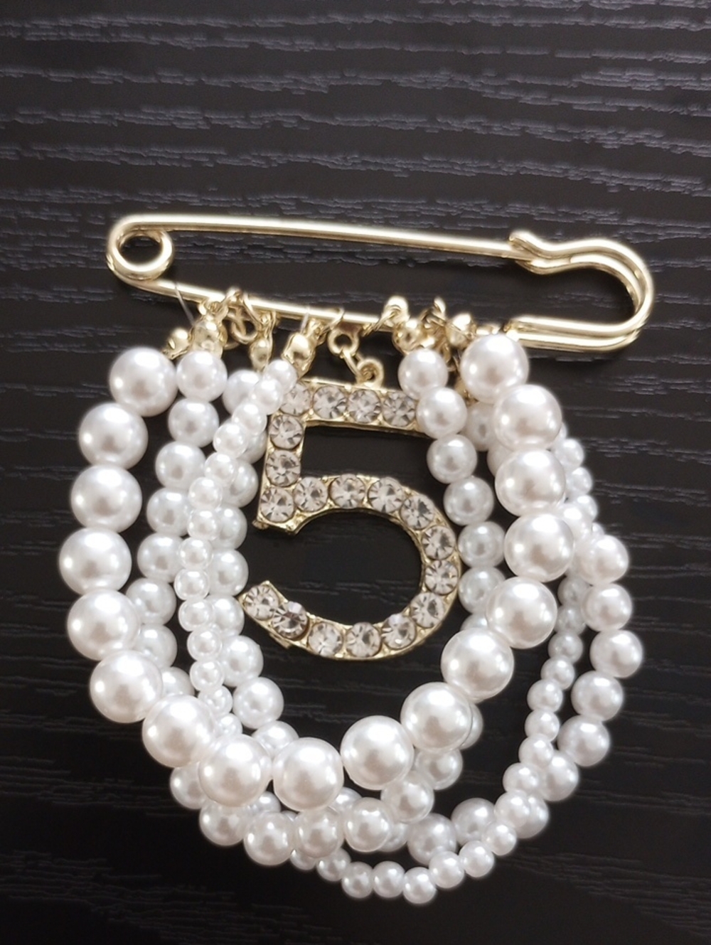 Golden White Faux Pearl '5' Brooch Pin Elegant Statement Safety Pin